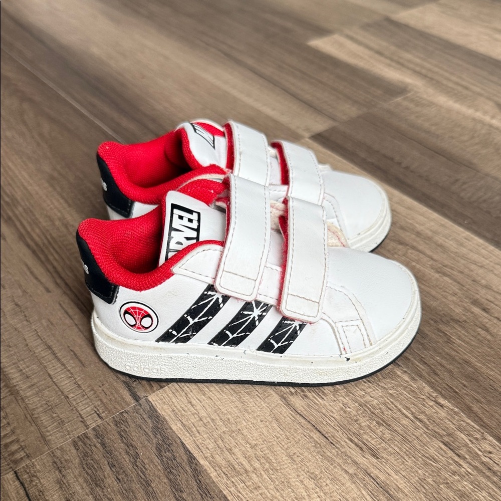 Grand Court x Marvel Spider-Man size 5 shoe